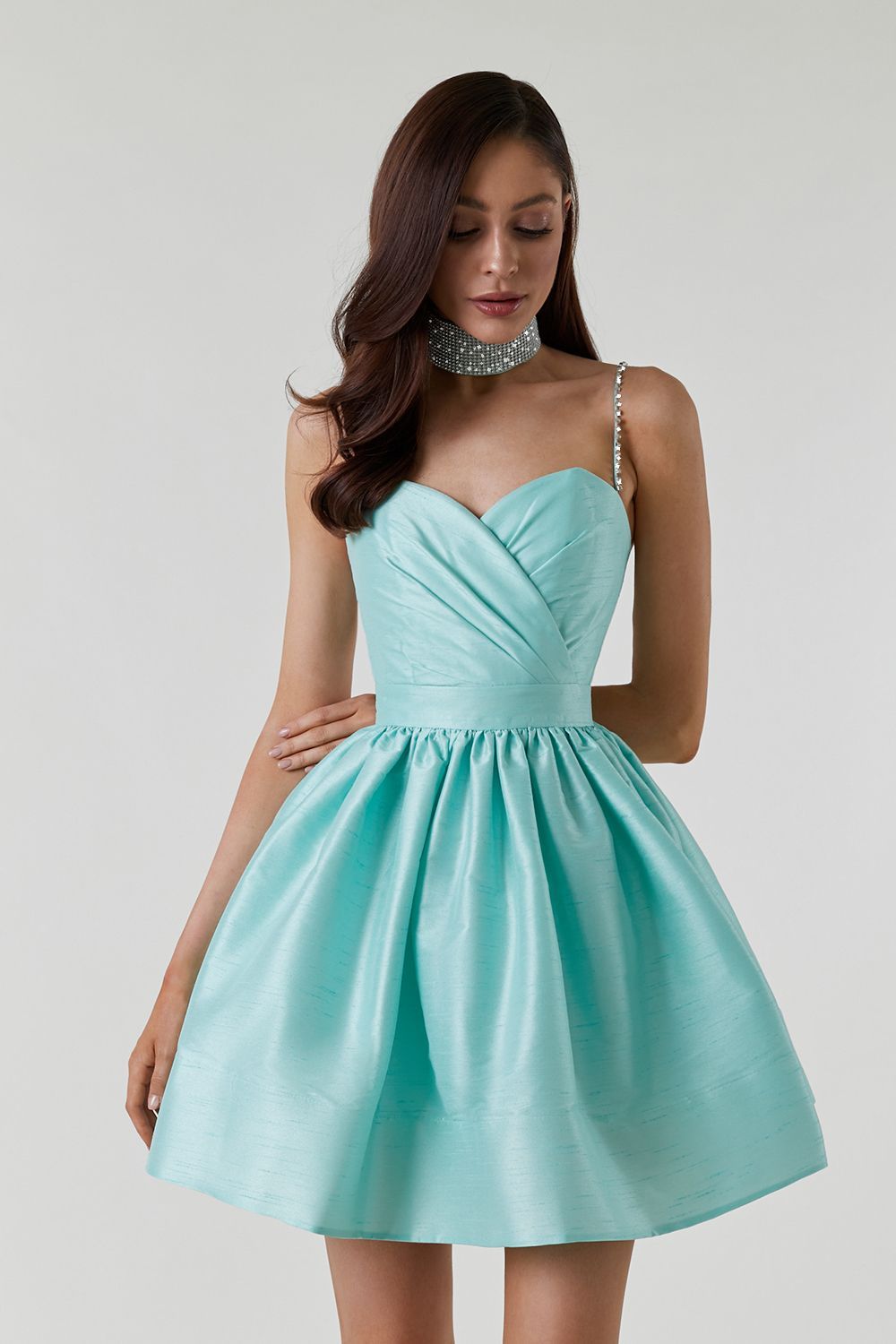 Minivestido fruncido de cintura alta y esponjoso