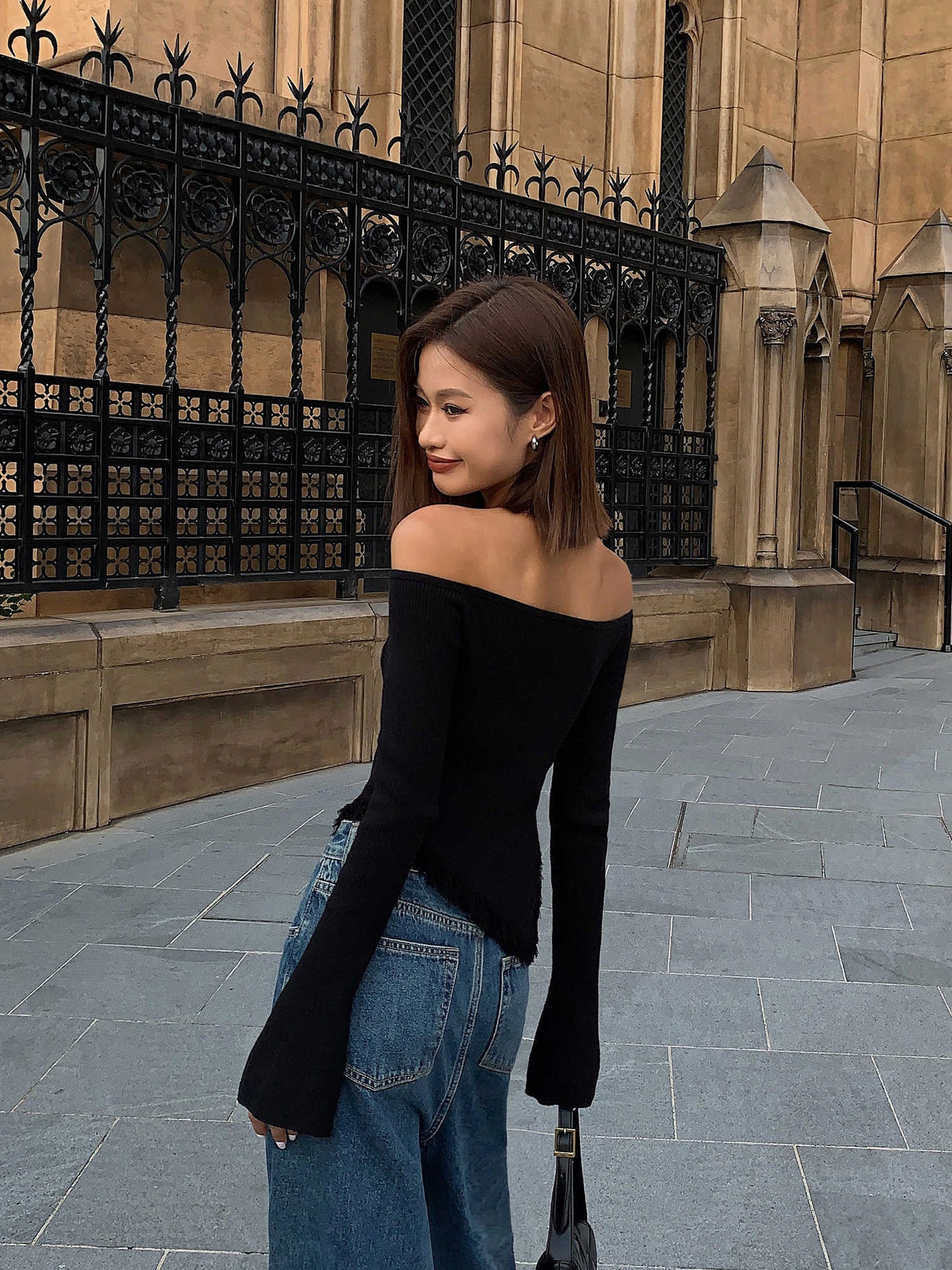 Women's Horn Style In Black Long-sleeved Sweater