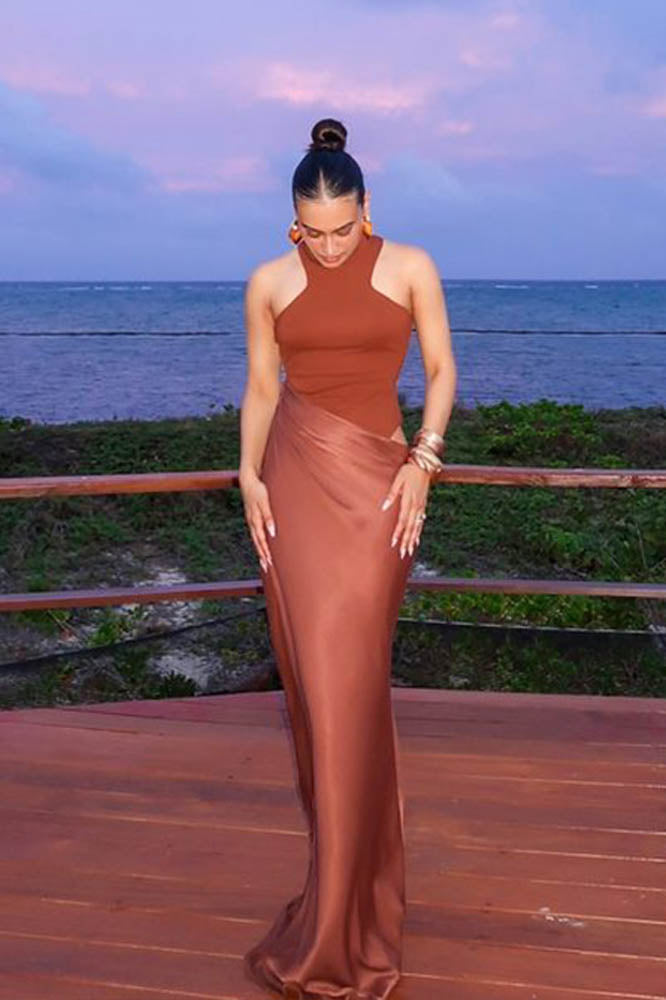 Vestido ajustado con paneles y aberturas