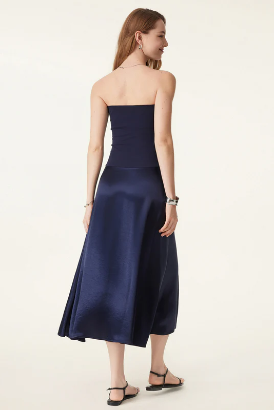 Curved-Waist Storytelling Dress