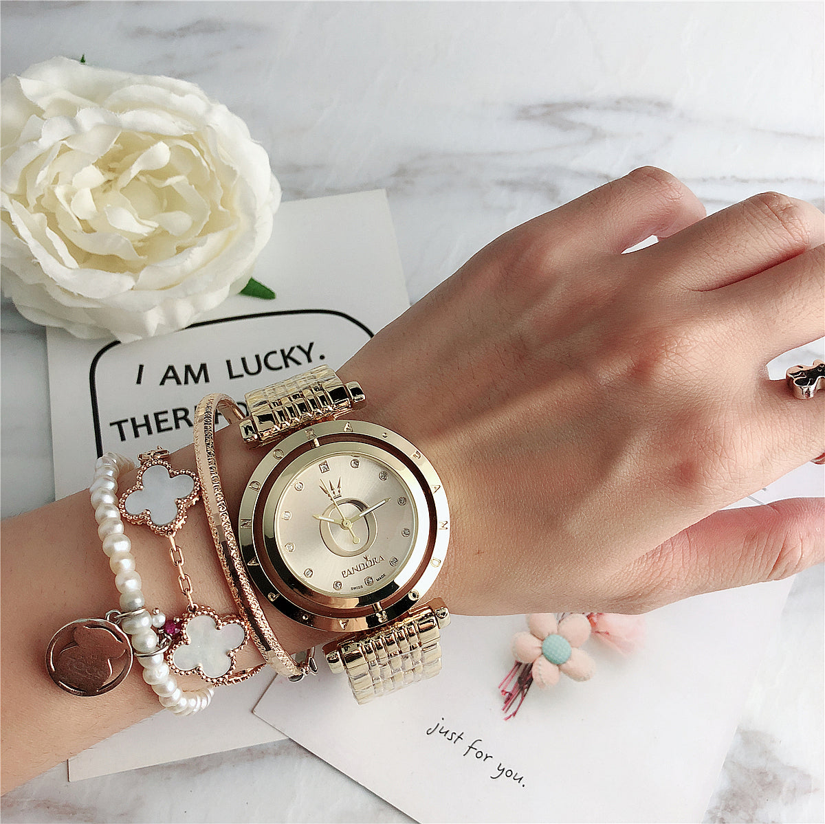 P A N D O R A Élise