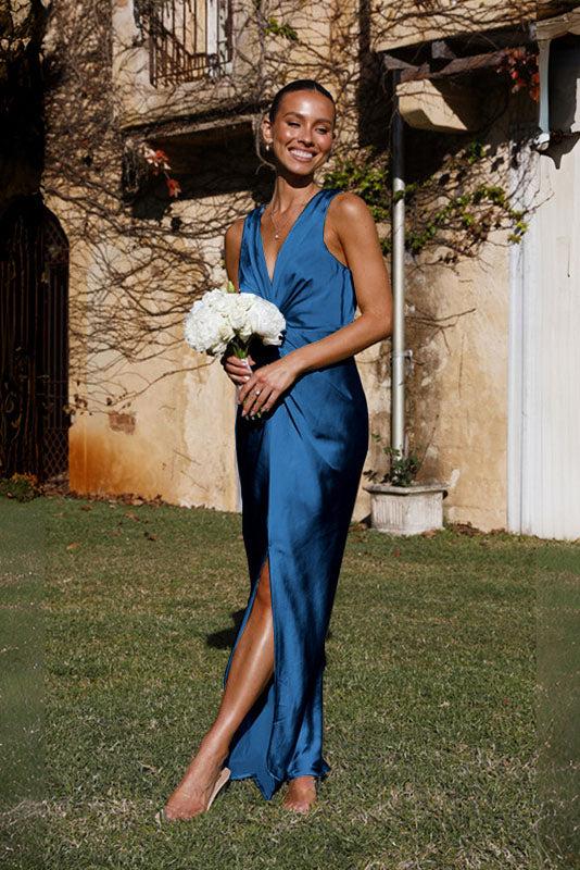 Ärmelloses rückenfreies Kleid mit tiefem V-Ausschnitt