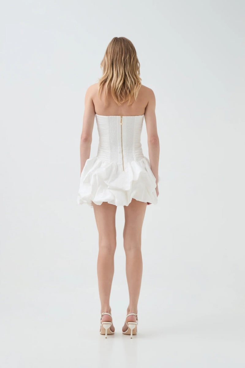 Violette Minikleid mit Ballonsaum