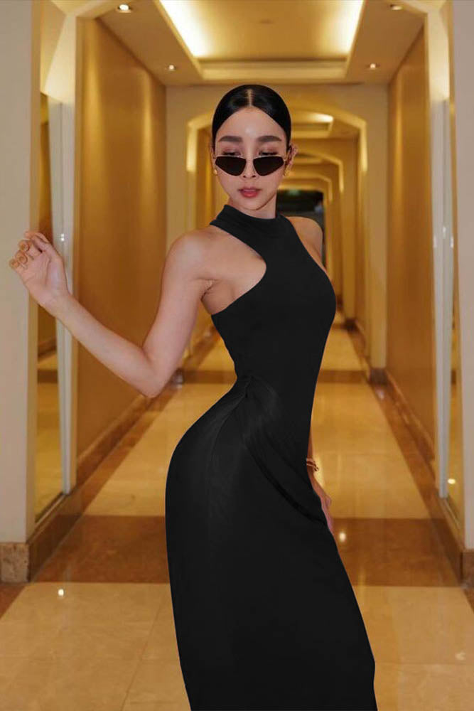 Vestido ajustado con paneles y aberturas