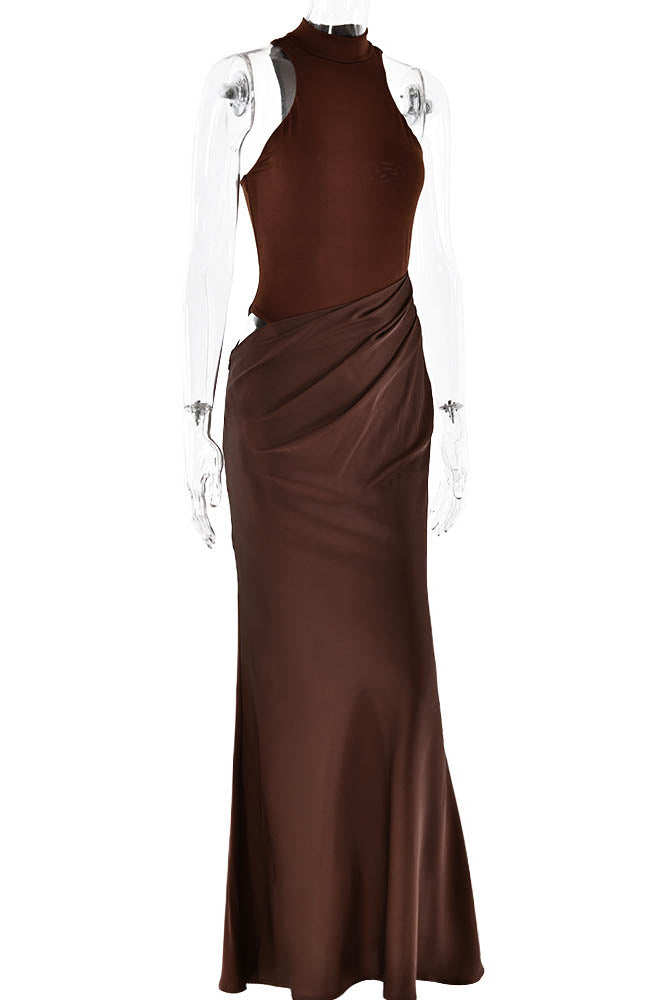 Vestido ajustado con paneles y aberturas