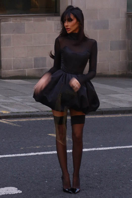 Vestido mini de invierno elegante de malla transparente, ajustado y abullonado