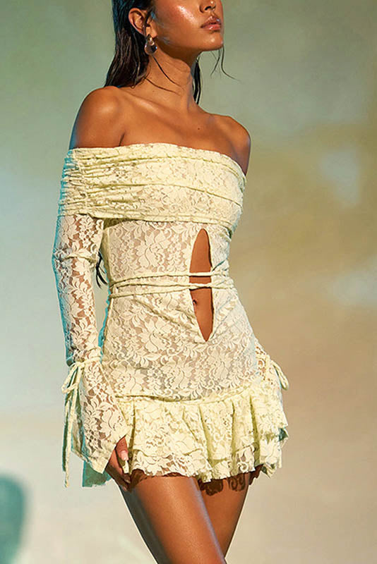 Elegante minivestido de jacquard con volantes y hombros descubiertos