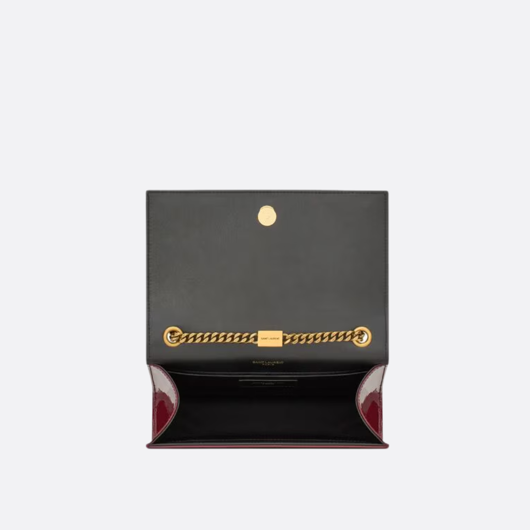 Petit sac SL Kate porté à l’épaule en cuir verni