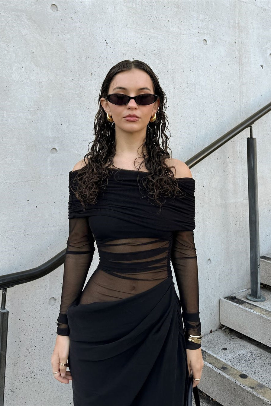 Vestido largo de malla transparente con hombros descubiertos Lillian