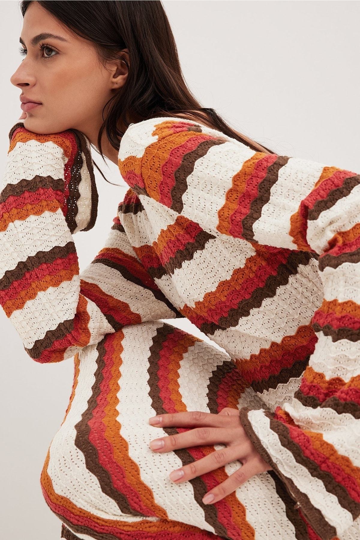 Vestido largo de punto Calista con espalda descubierta y diseño en zigzag