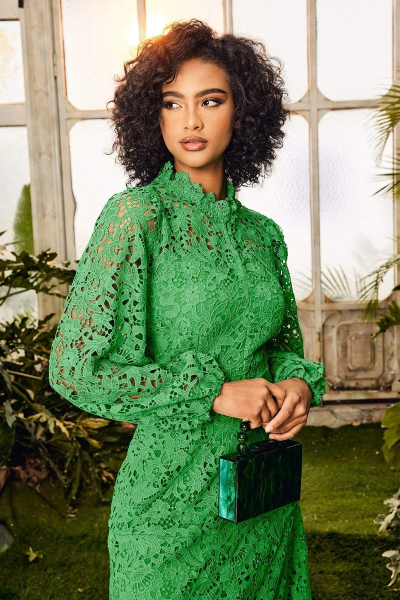 Vestido largo acampanado con ribete de encaje bordado Joa