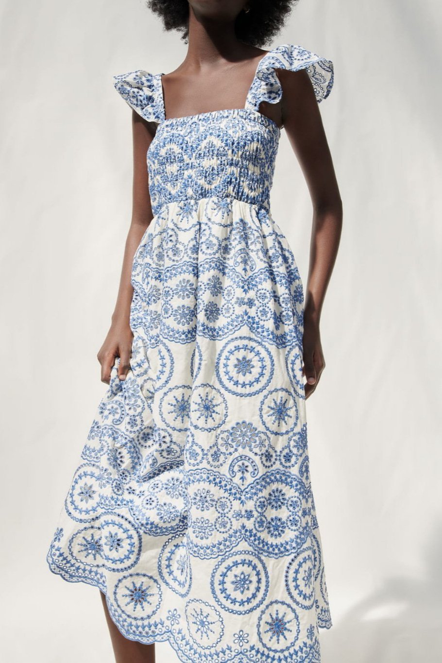 Maud – Midikleid mit bestickter Spitze und gerafftem Oberteil