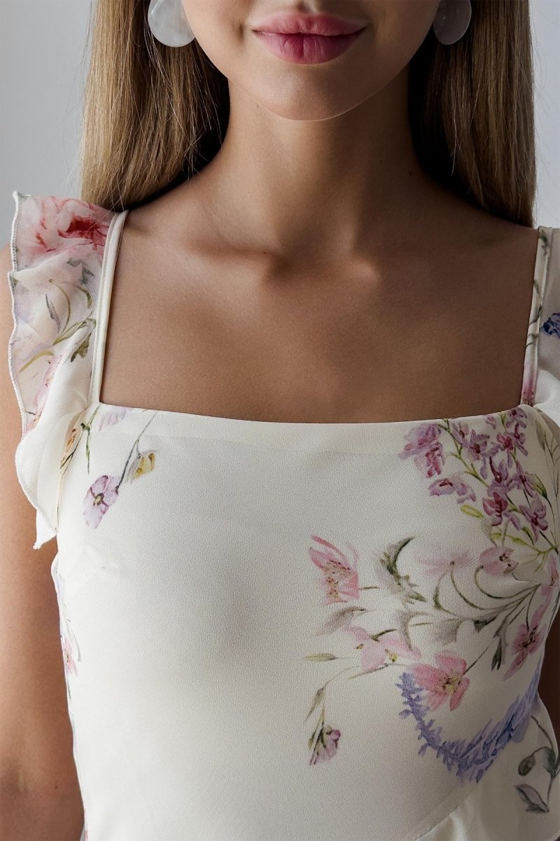 Naomi – Camisole-Midikleid mit Schlitz und Blumenmuster und Rüschenbesatz