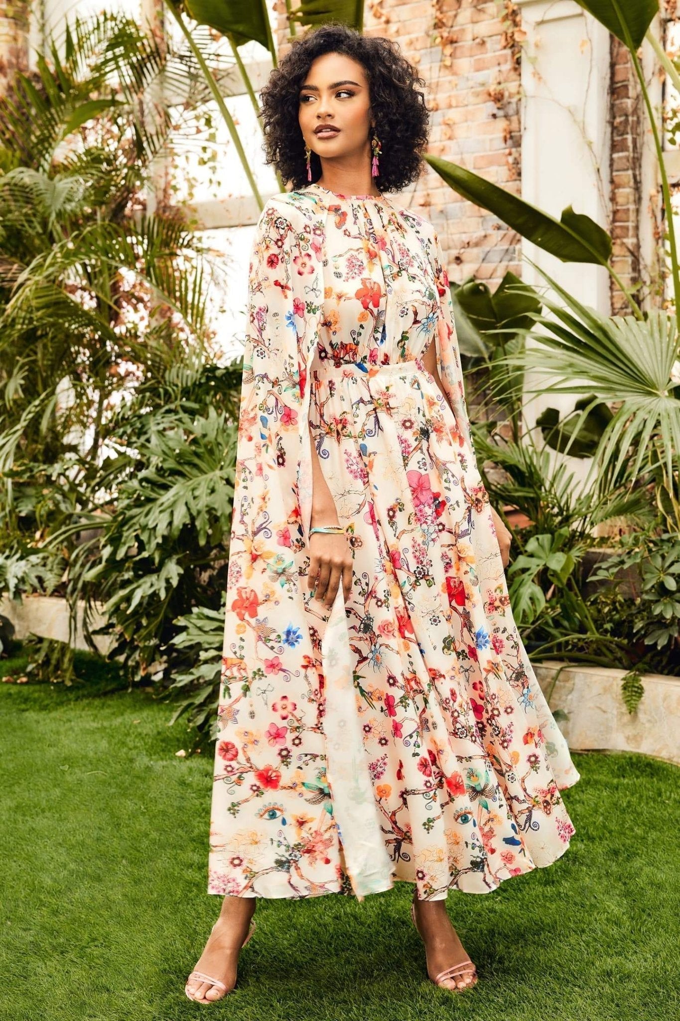 Vestido largo con mangas capa y cuello redondo Nola