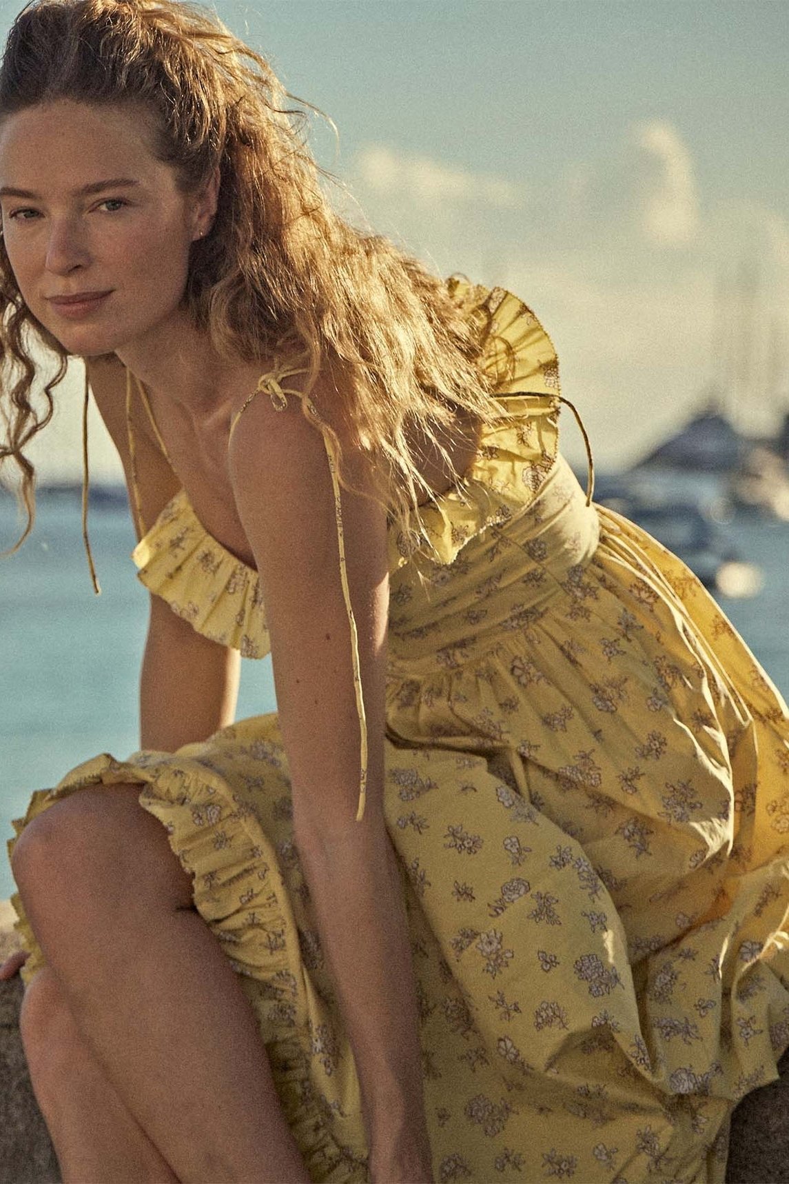 Vestido midi con volantes estampados de Novia