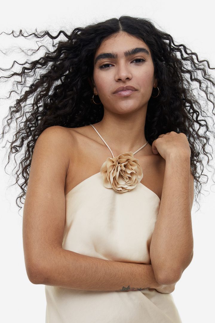 Sia – Abnehmbares Neckholder-Midikleid mit Rosenmuster