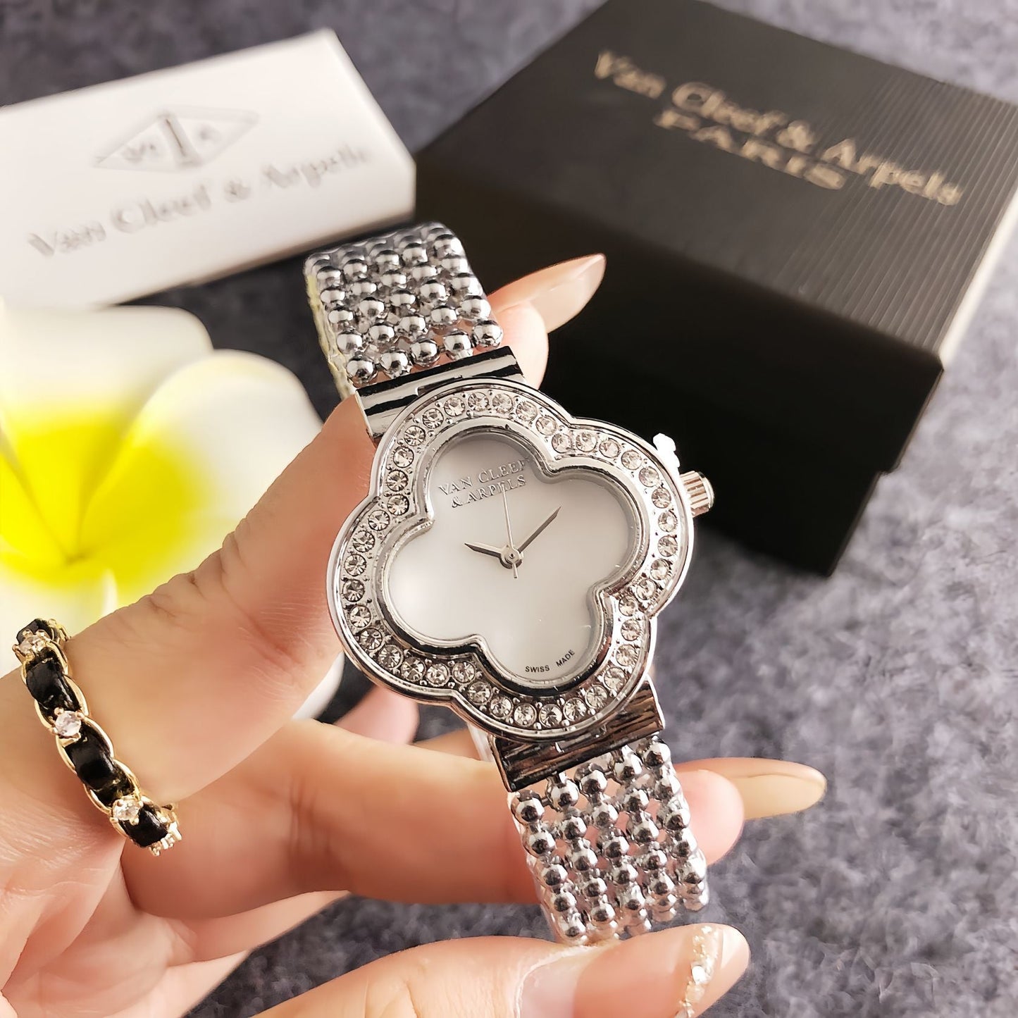 Clover Aura Watch