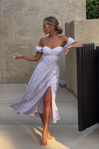 Vestido midi elegante con flores y cuello en U 