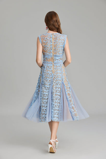 Vestido midi de malla bordada con cuello redondo Maëlle en beige