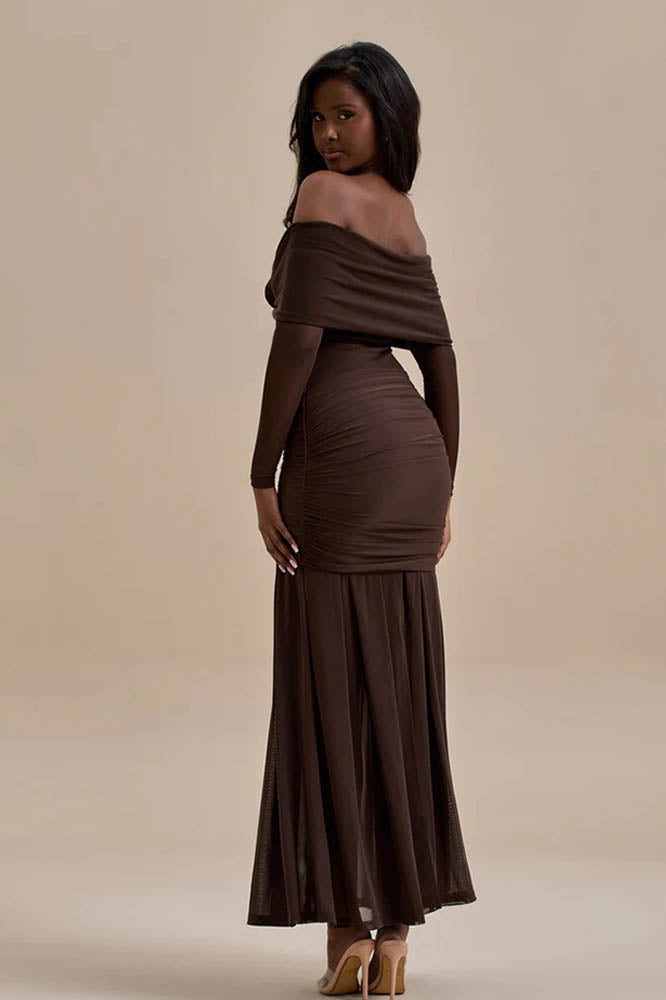 Vestido maxi ajustado con estampado floral 3D y hombros descubiertos 