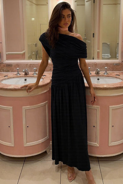 Vestido largo de noche con corte asimétrico