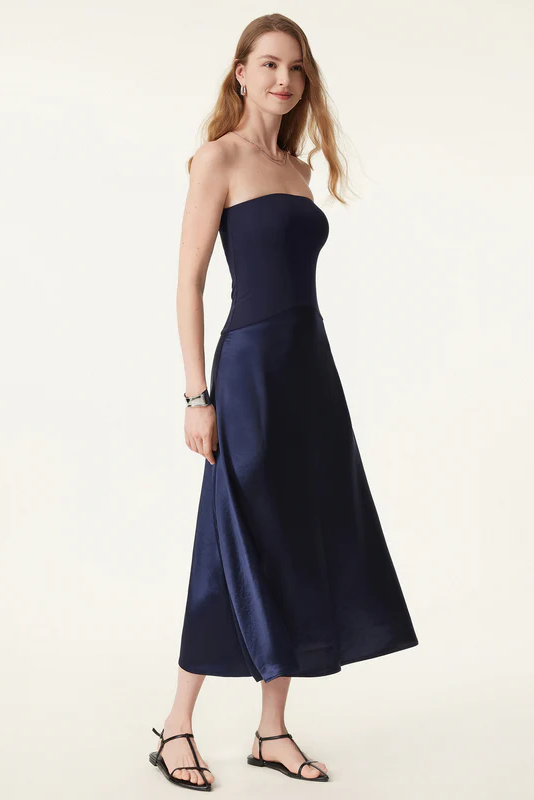 Curved-Waist Storytelling Dress