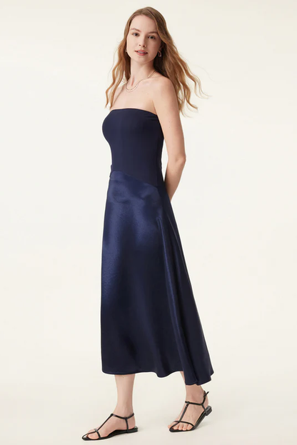 Curved-Waist Storytelling Dress