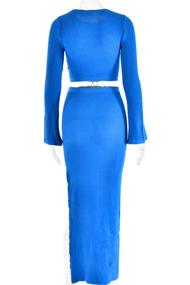 Conjunto de punto con cuello redondo y falda con abertura