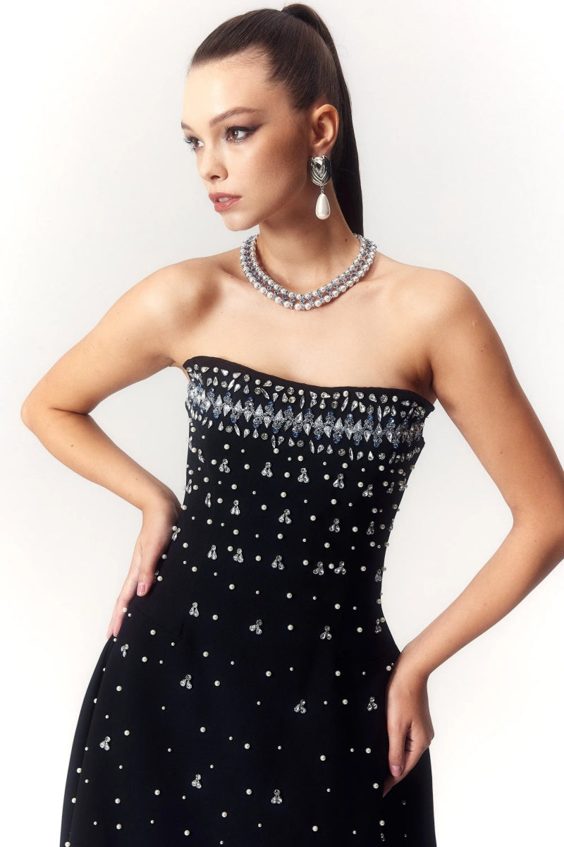 Vestido midi sin mangas con adornos de cristales Verna