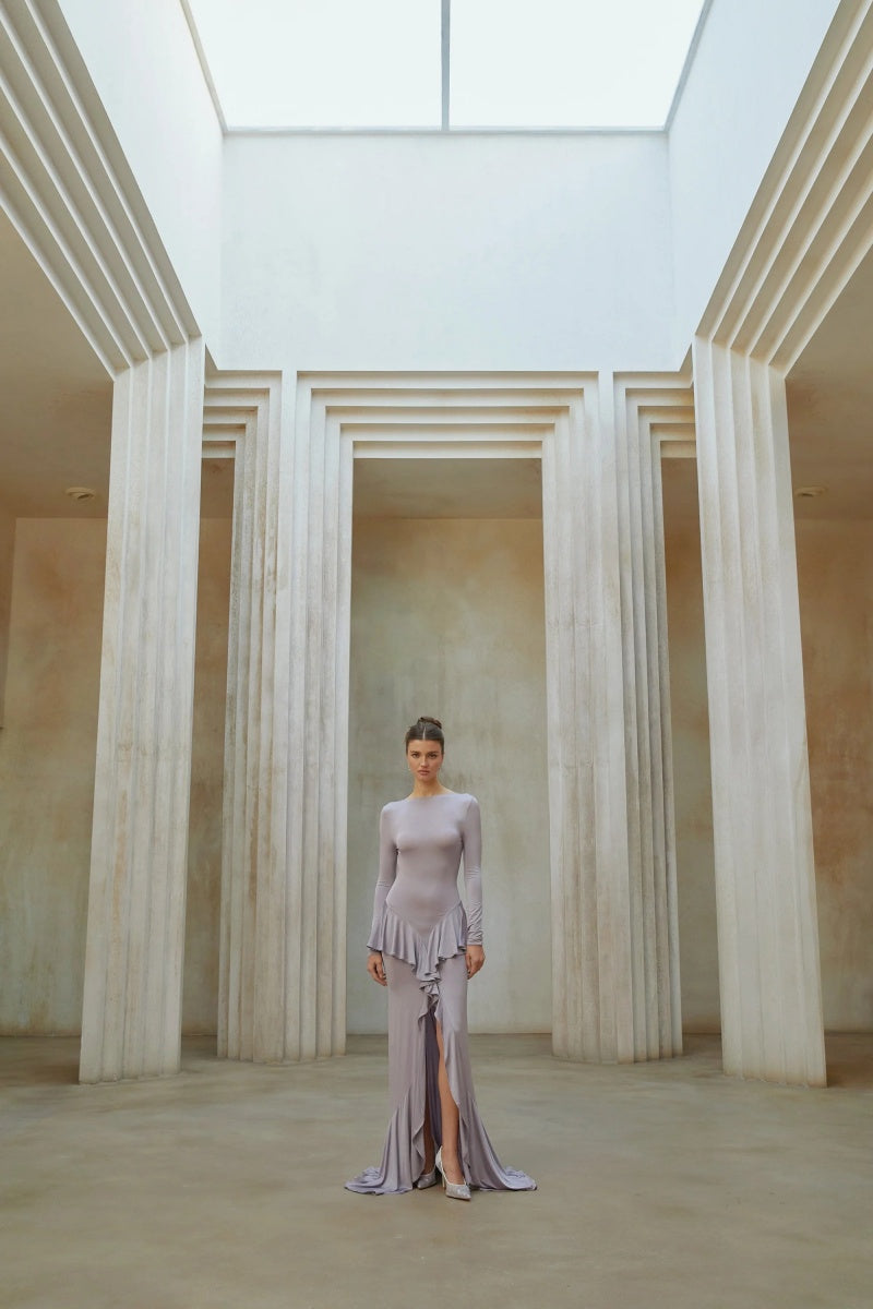 Lila Maxikleid „Xenia“ mit Rüschendetail