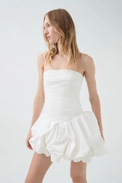 Violette Minikleid mit Ballonsaum