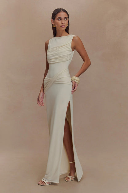 Vestido largo ceñido con drapeado