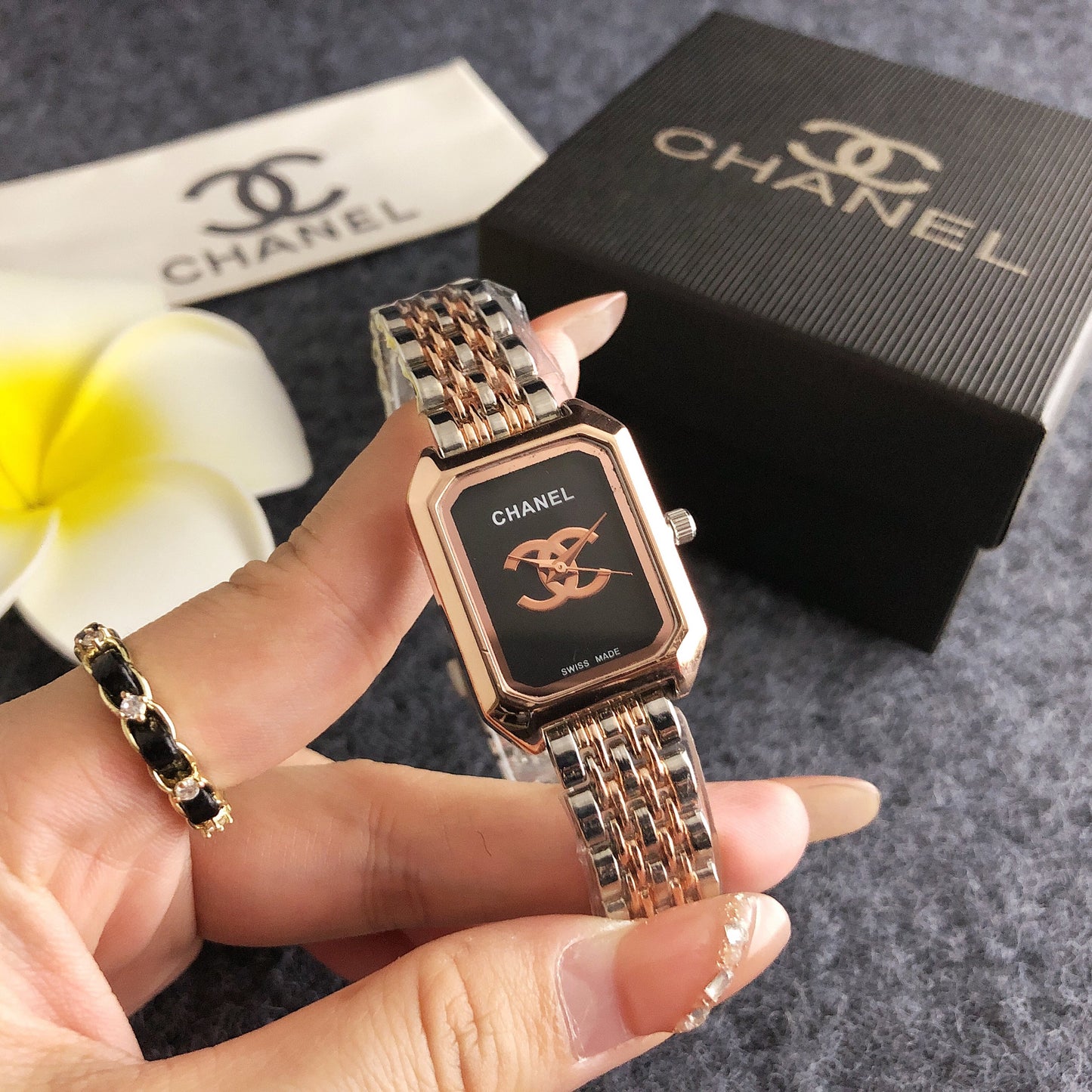 Noir Élance Watch