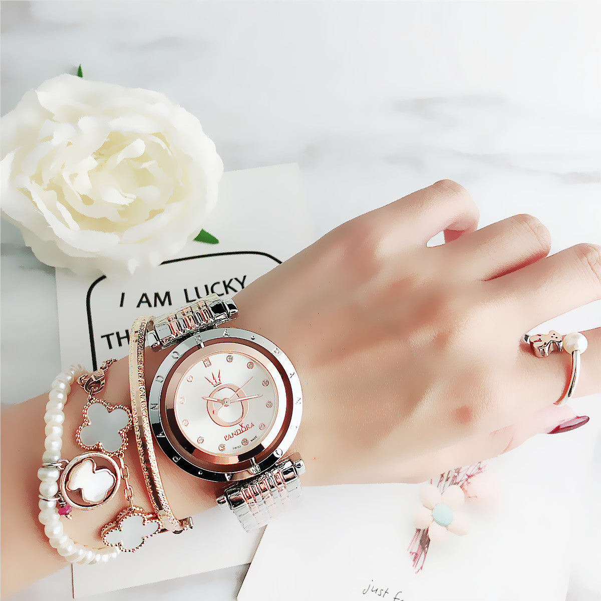 P A N D O R A Élise