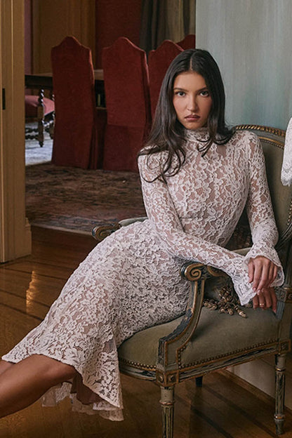 Figurbetontes Spitzenkleid mit hoher Taille