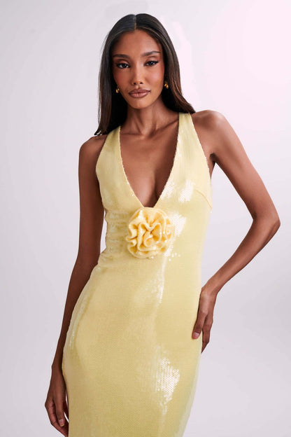 Vestido largo sexy con escote halter y abertura alta