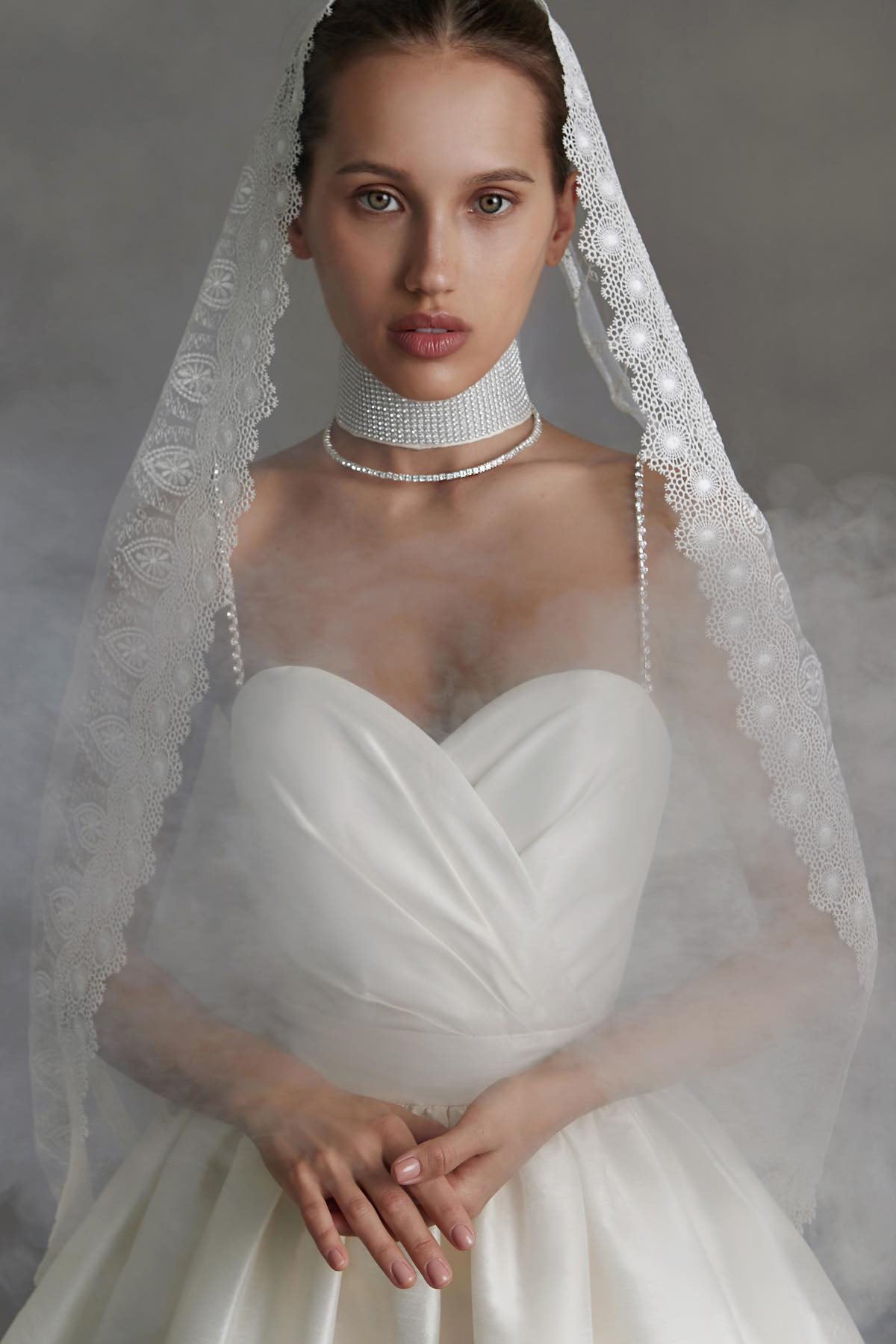 Minivestido fruncido de cintura alta y esponjoso