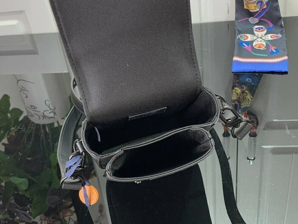 Cartera Vertical Portátil LV