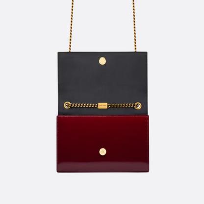 Petit sac SL Kate porté à l’épaule en cuir verni