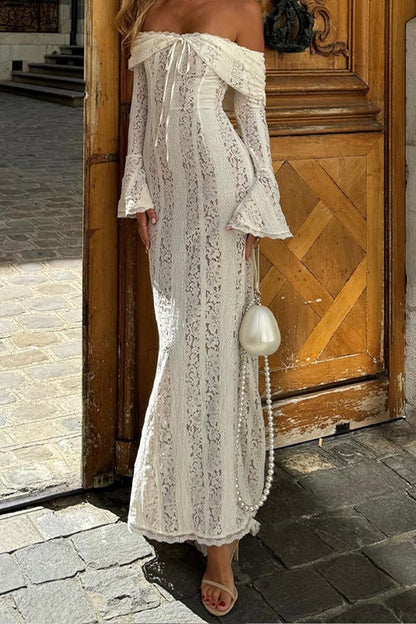 Schulterfreies Spitzenkleid mit ausgestellten Ärmeln