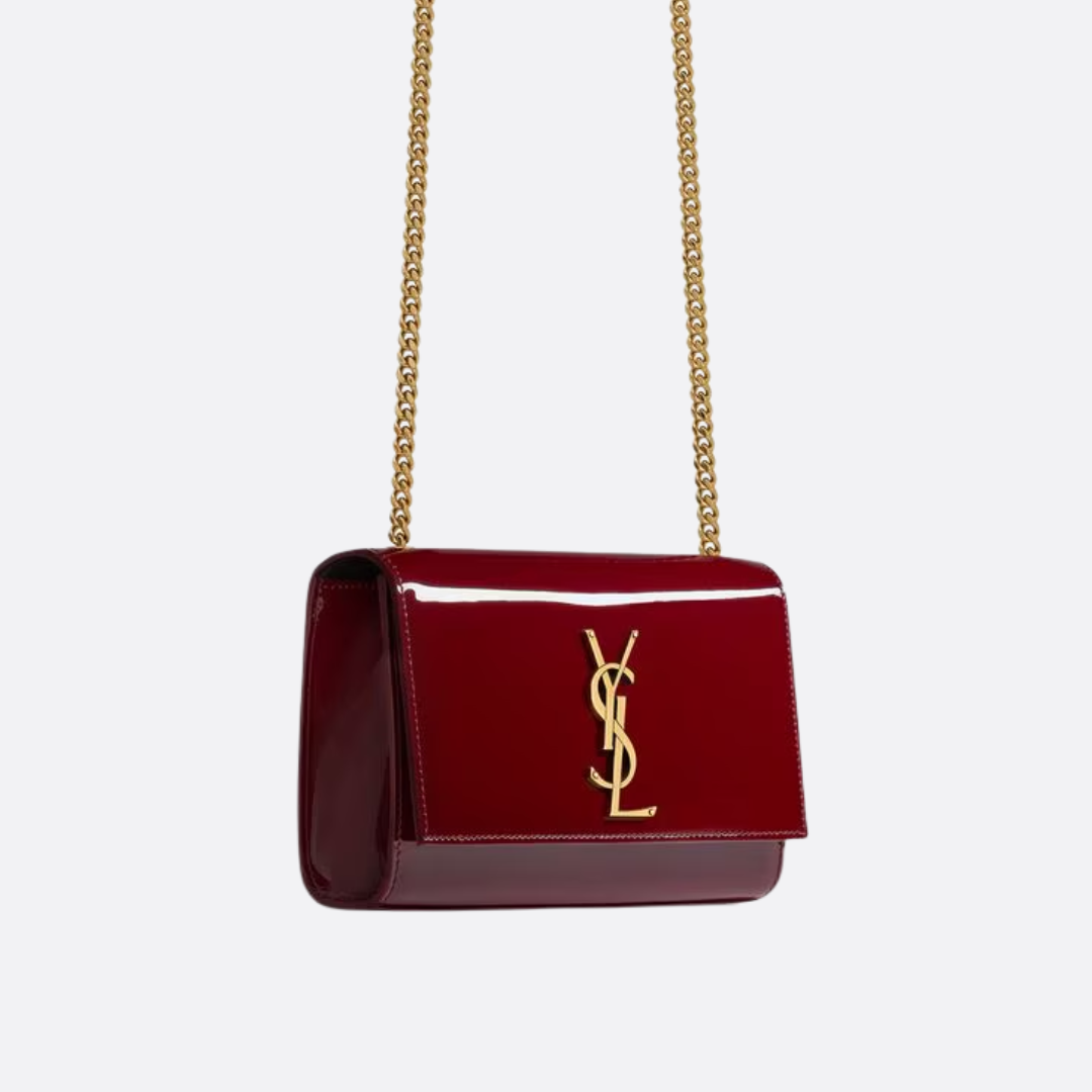 Petit sac SL Kate porté à l’épaule en cuir verni