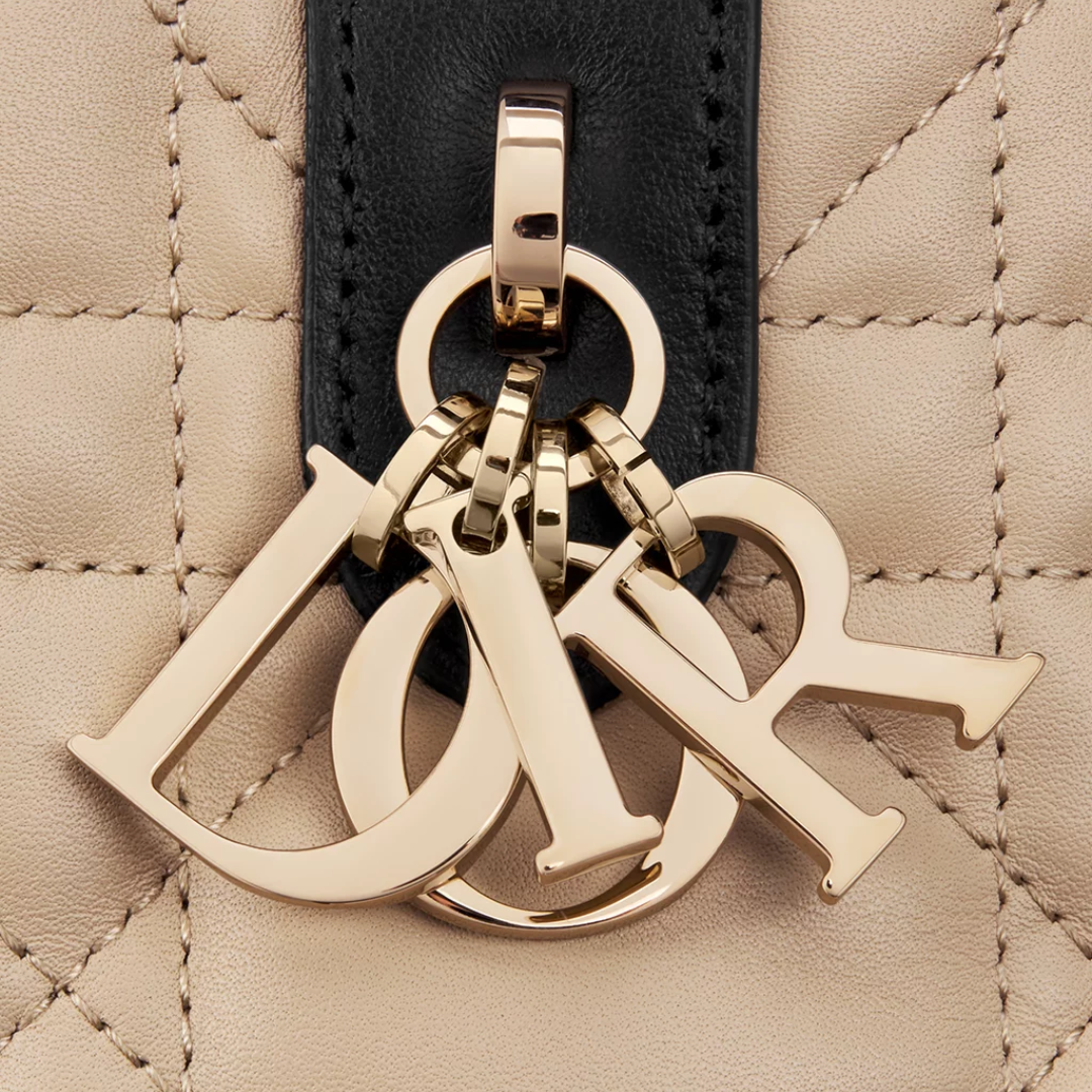 DR Toujours kleine Tasche