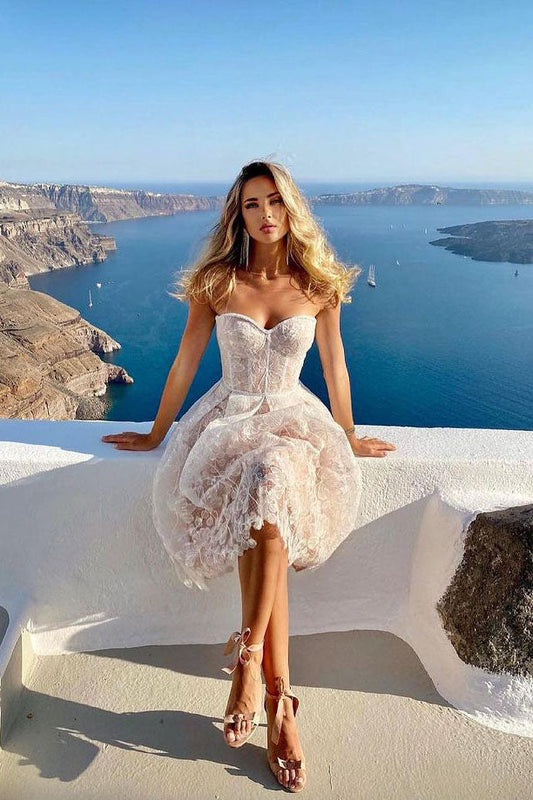 Vestido midi romántico sin tirantes de verano