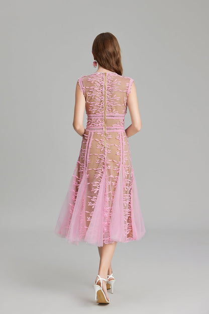 Vestido midi de malla bordada con cuello redondo Maëlle en beige