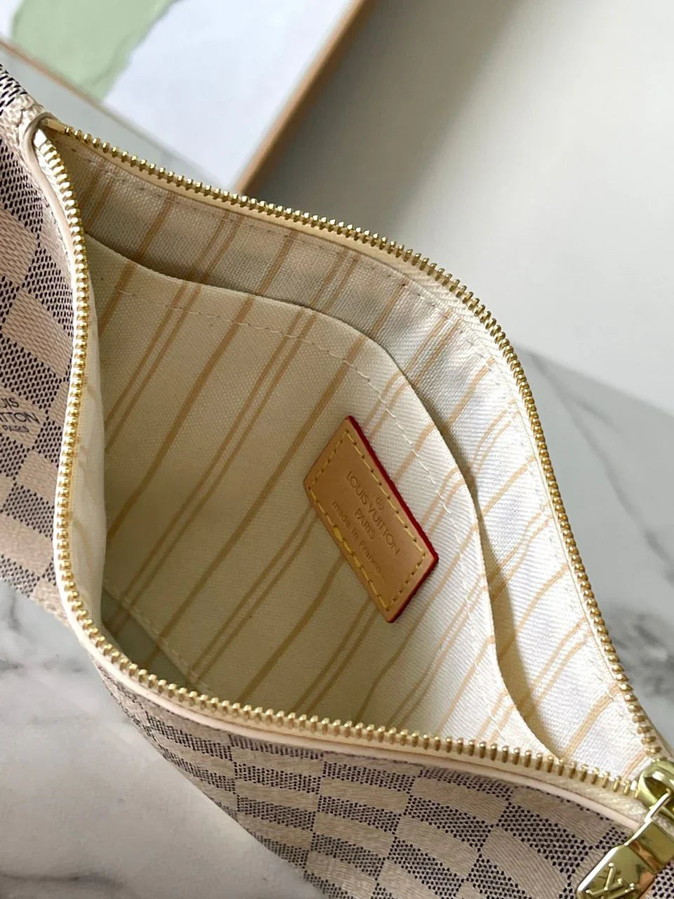 Bolso tote LV Neverfull MM al revés blanco