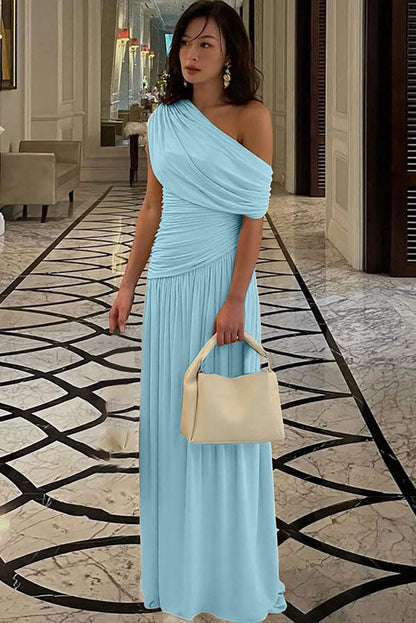 Vestido largo de noche con corte asimétrico