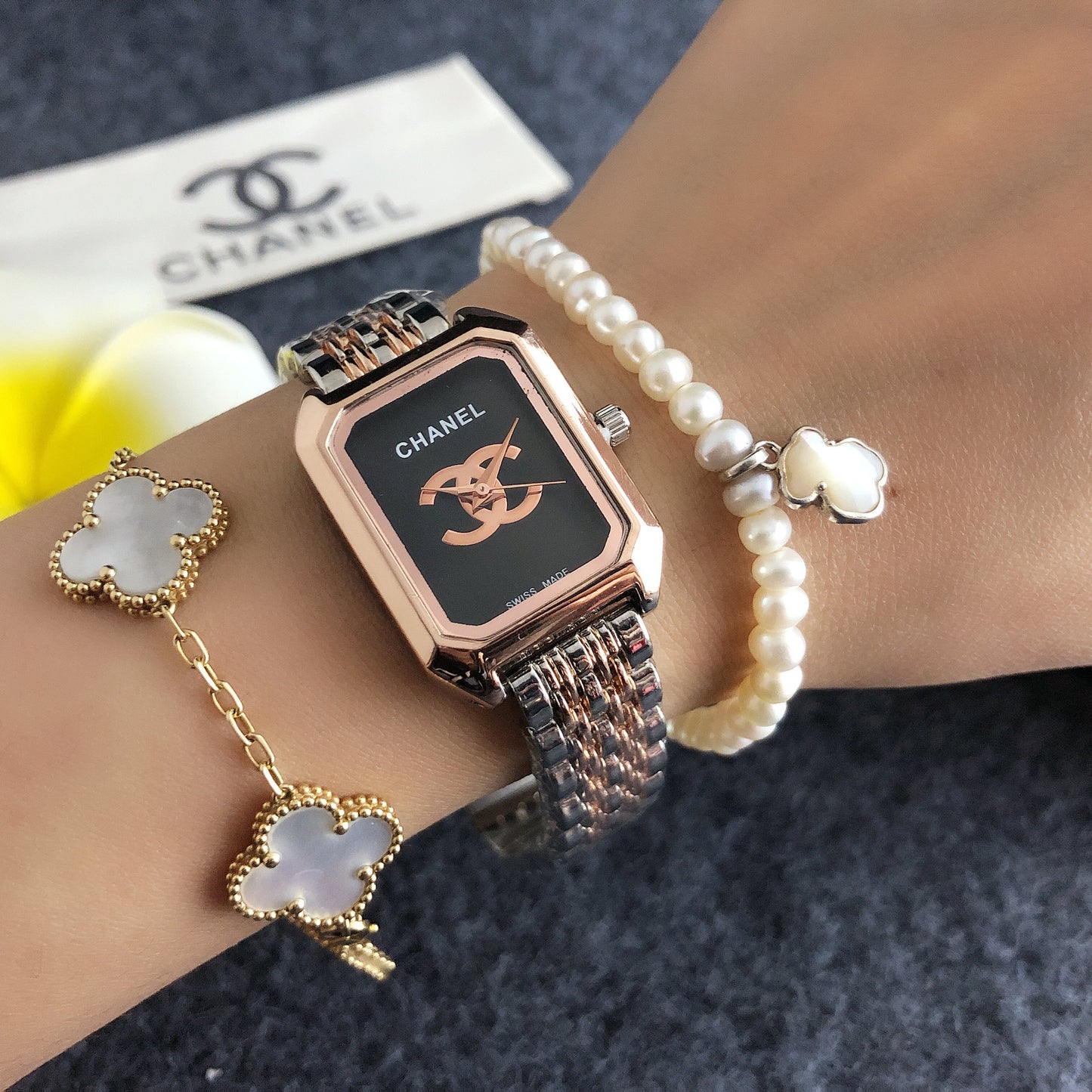 Noir Élance Watch