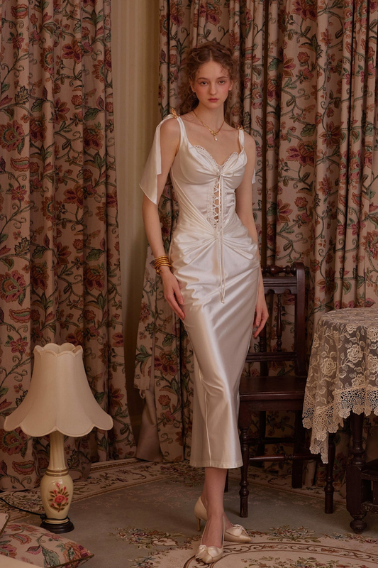 Vestido midi de satén fruncido con cordones Delphina