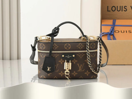 LV 베니티 체인 파우치