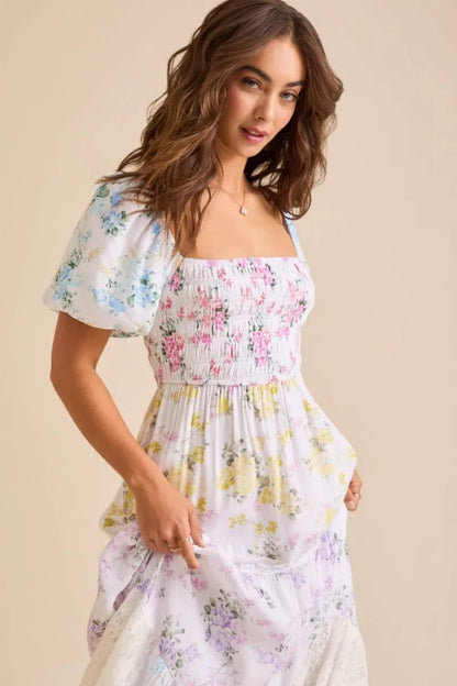 Elegante vestido midi de corte A con manga corta y estampado floral